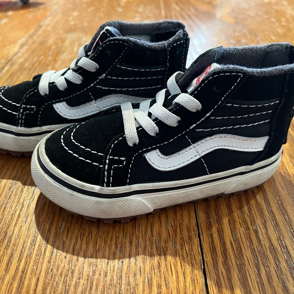 Vans - Picture 3 of 4